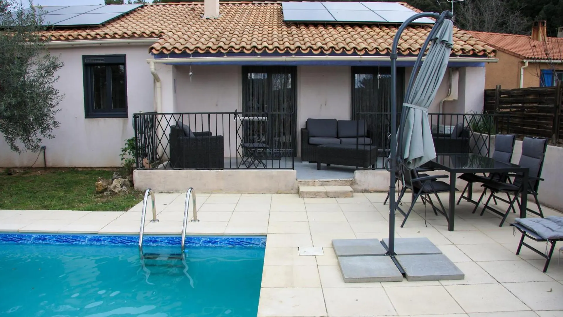 Maison Avec Piscine Au Calme La Roquebrussanne 0*,  Frankrig