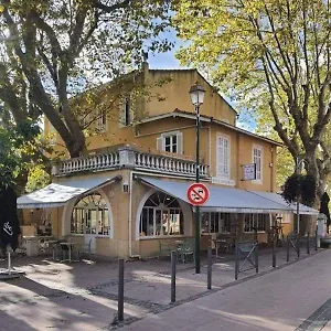  Hotel De La Loube